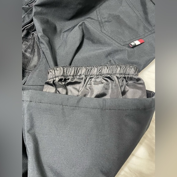 Black large women’s DC snowboarding pants - Picture 4 of 13